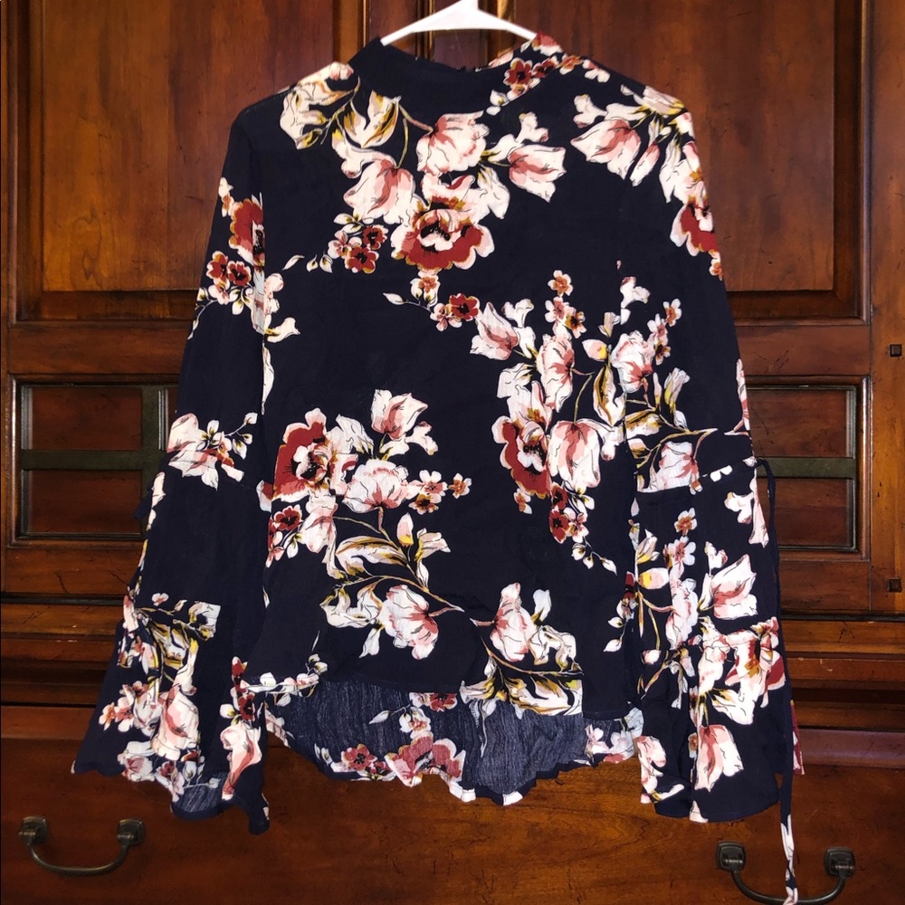 Flowy flower top